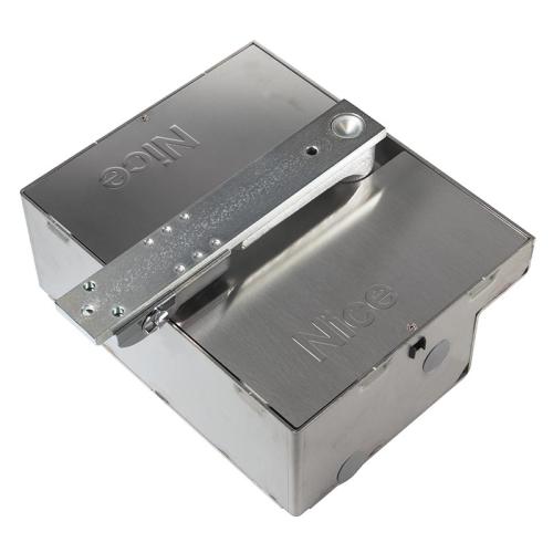 NICLFABBOX4I Cassa di fondazione INOX per BM4000 e BM4024 con finecorsa
meccanico in apertura. Completa di leva di attacco anta