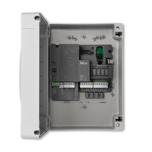 NICMC800 Centrale di comando per uno o due motori a 230 V, dotata di tecnologia Nice BlueBUS, predisposta per Opera